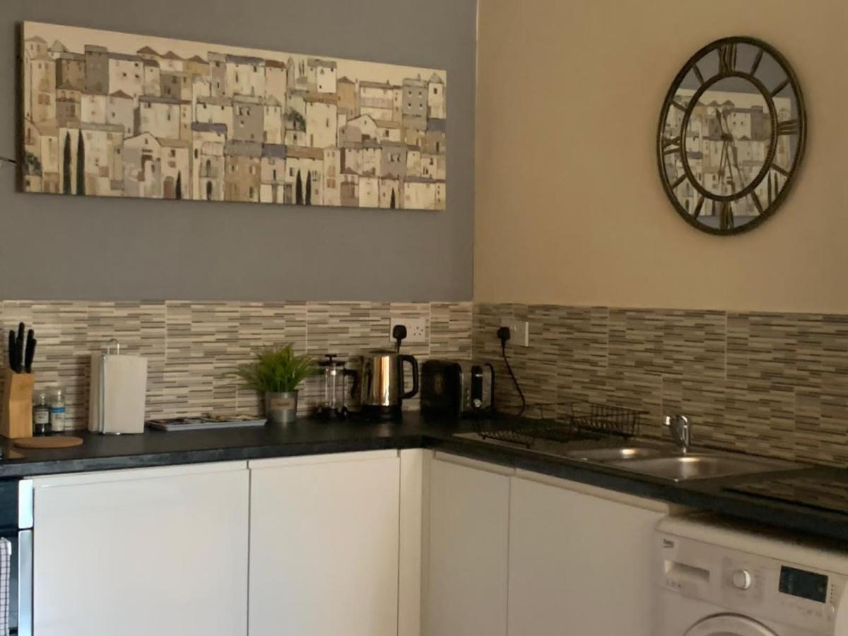 Absolute Stays In Sherwood- Nottingham Castle- Capital Fm Arena Nottingham- Contractors-Free Wifi- Free Parking- Long And Short Stays- Families-East Midlands Airport-Trent Bridge-Actors-Aria Court- Mansfield מראה חיצוני תמונה