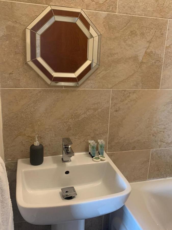 Absolute Stays In Sherwood- Nottingham Castle- Capital Fm Arena Nottingham- Contractors-Free Wifi- Free Parking- Long And Short Stays- Families-East Midlands Airport-Trent Bridge-Actors-Aria Court- Mansfield מראה חיצוני תמונה