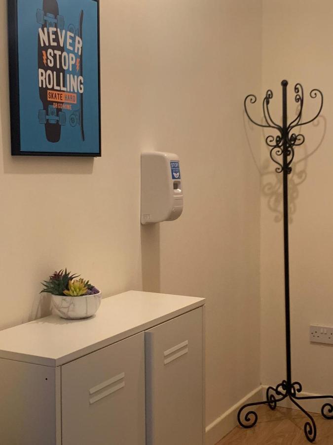 Absolute Stays In Sherwood- Nottingham Castle- Capital Fm Arena Nottingham- Contractors-Free Wifi- Free Parking- Long And Short Stays- Families-East Midlands Airport-Trent Bridge-Actors-Aria Court- Mansfield מראה חיצוני תמונה