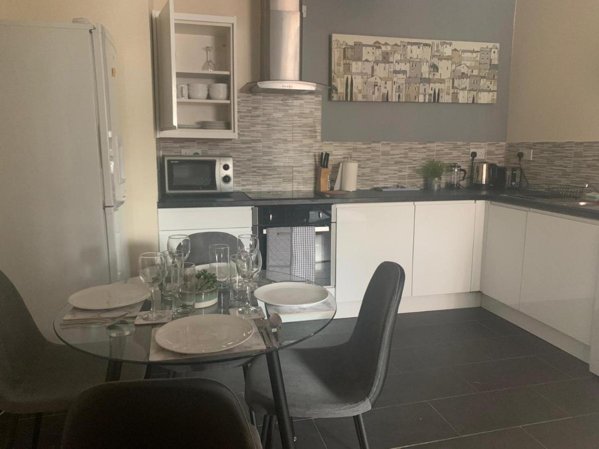 Absolute Stays In Sherwood- Nottingham Castle- Capital Fm Arena Nottingham- Contractors-Free Wifi- Free Parking- Long And Short Stays- Families-East Midlands Airport-Trent Bridge-Actors-Aria Court- Mansfield מראה חיצוני תמונה