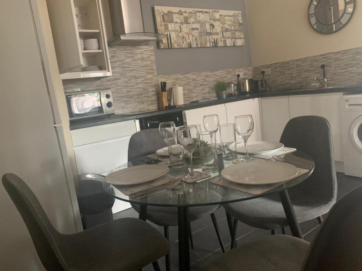 Absolute Stays In Sherwood- Nottingham Castle- Capital Fm Arena Nottingham- Contractors-Free Wifi- Free Parking- Long And Short Stays- Families-East Midlands Airport-Trent Bridge-Actors-Aria Court- Mansfield מראה חיצוני תמונה